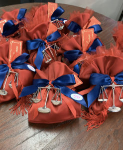 Bomboniera Sacchetto Laurea Giurisprudenza 101 - NonSoloCerimonie.it