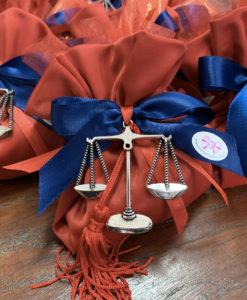 Bomboniera Sacchetto Laurea Giurisprudenza 102 - NonSoloCerimonie.it