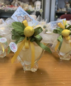 Bomboniera/Segnaposto Bottiglia Liquore Cuore Limone 102 - NonSoloCerimonie.it