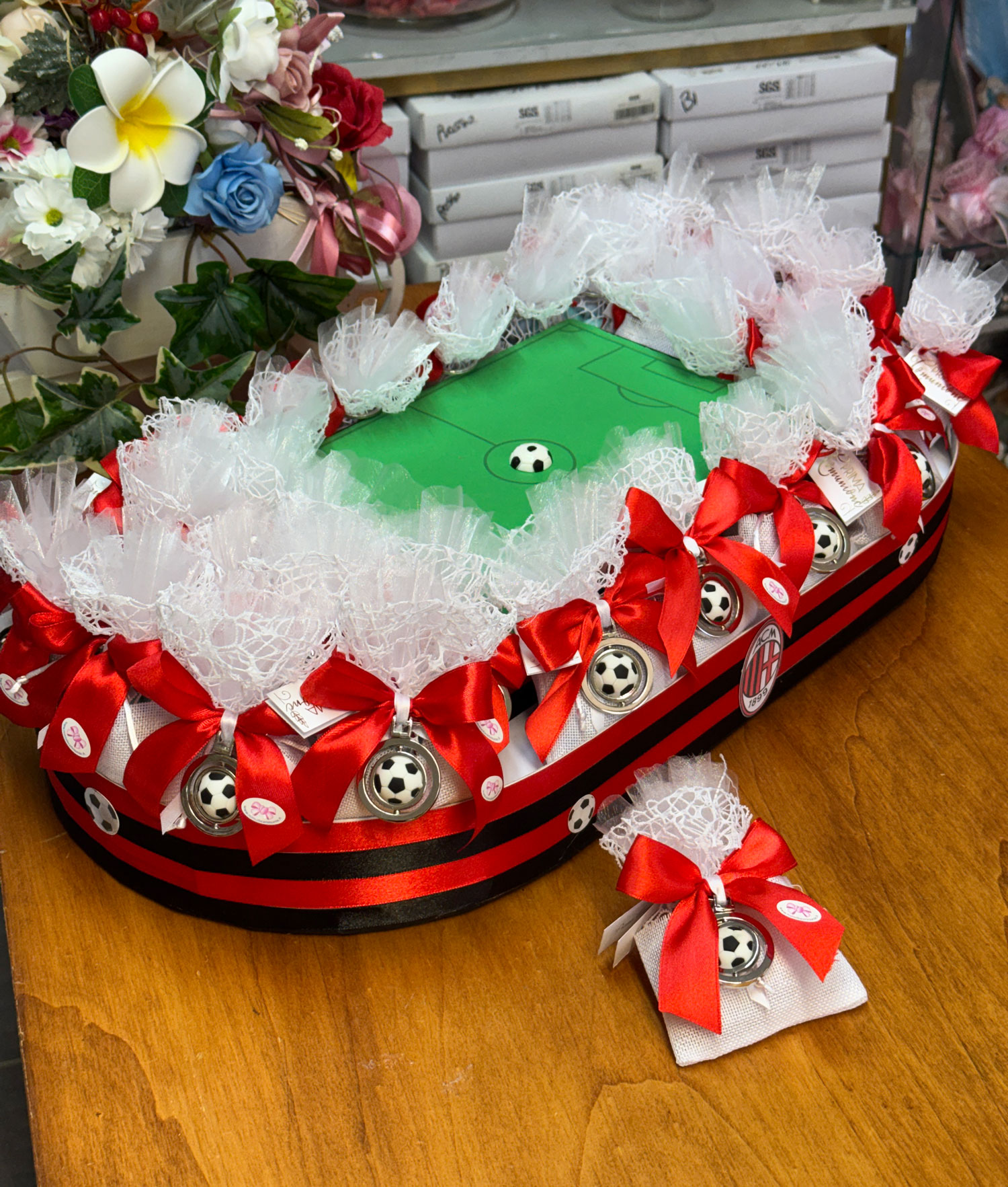 Torta Stadio Sacchetto Portachiavi Palla Milan Bianco 100 - NonSoloCerimonie.it