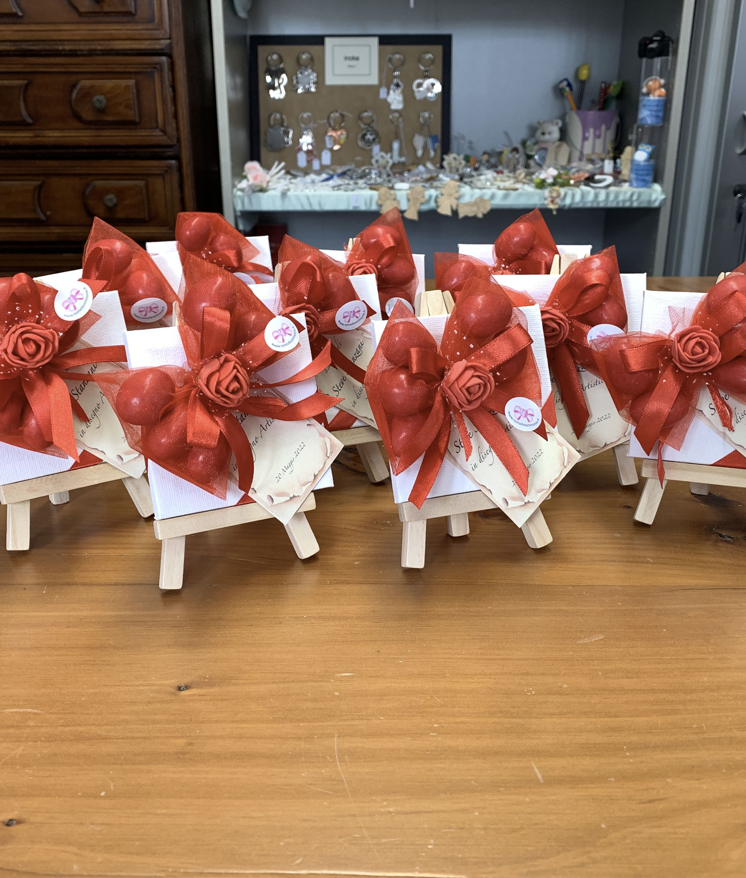 Bomboniera Laurea Accademia delle Belle Arti Pergamena Fiocco Rosso 103 - NonSoloCerimonie.it