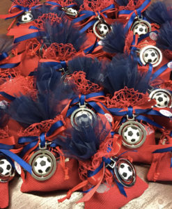Bomboniera Sacchetto Portachiavi Pallone Calcio 100 - NonSoloCerimonie.it