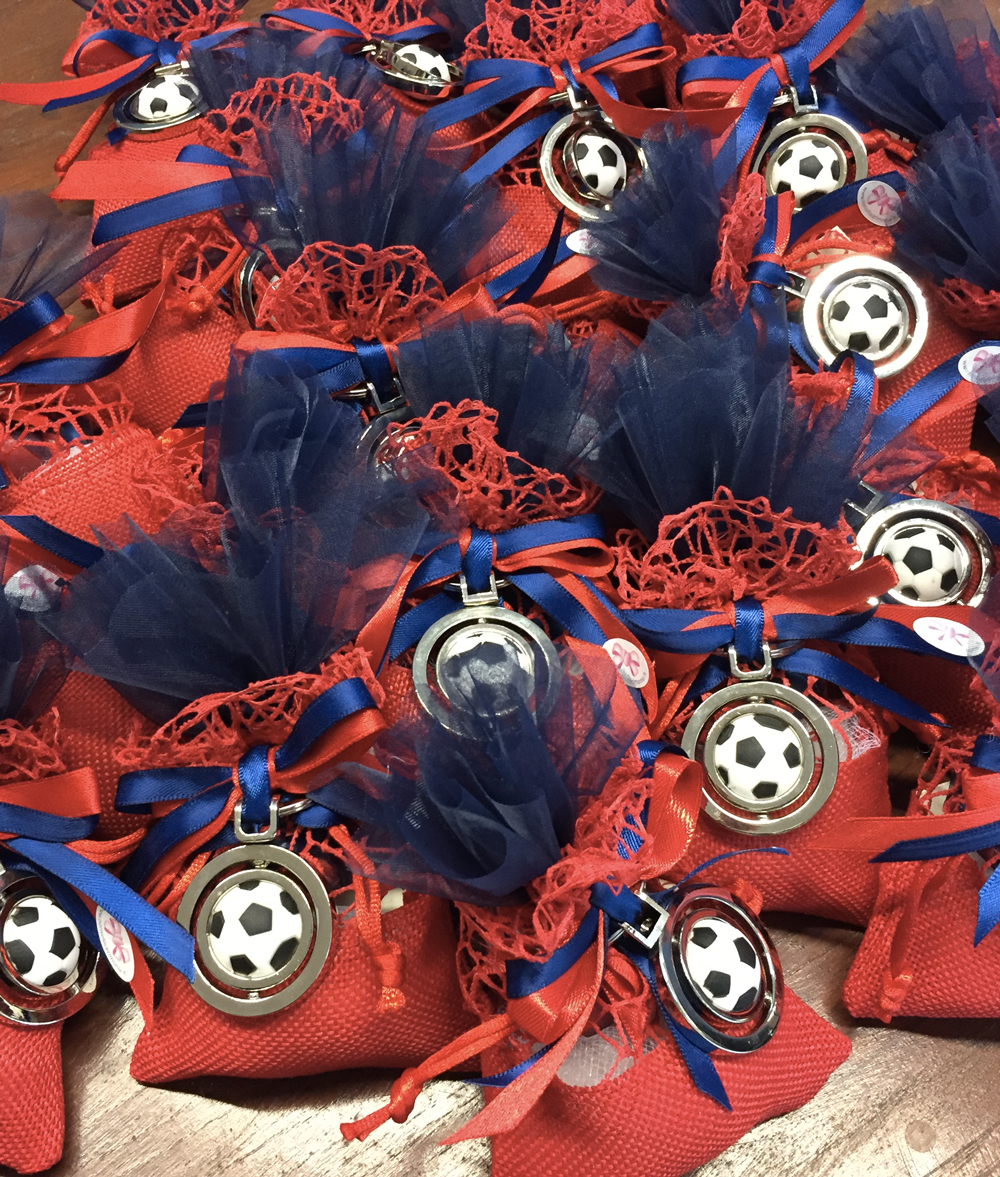 Bomboniera Sacchetto Portachiavi Pallone Calcio 100 - NonSoloCerimonie.it