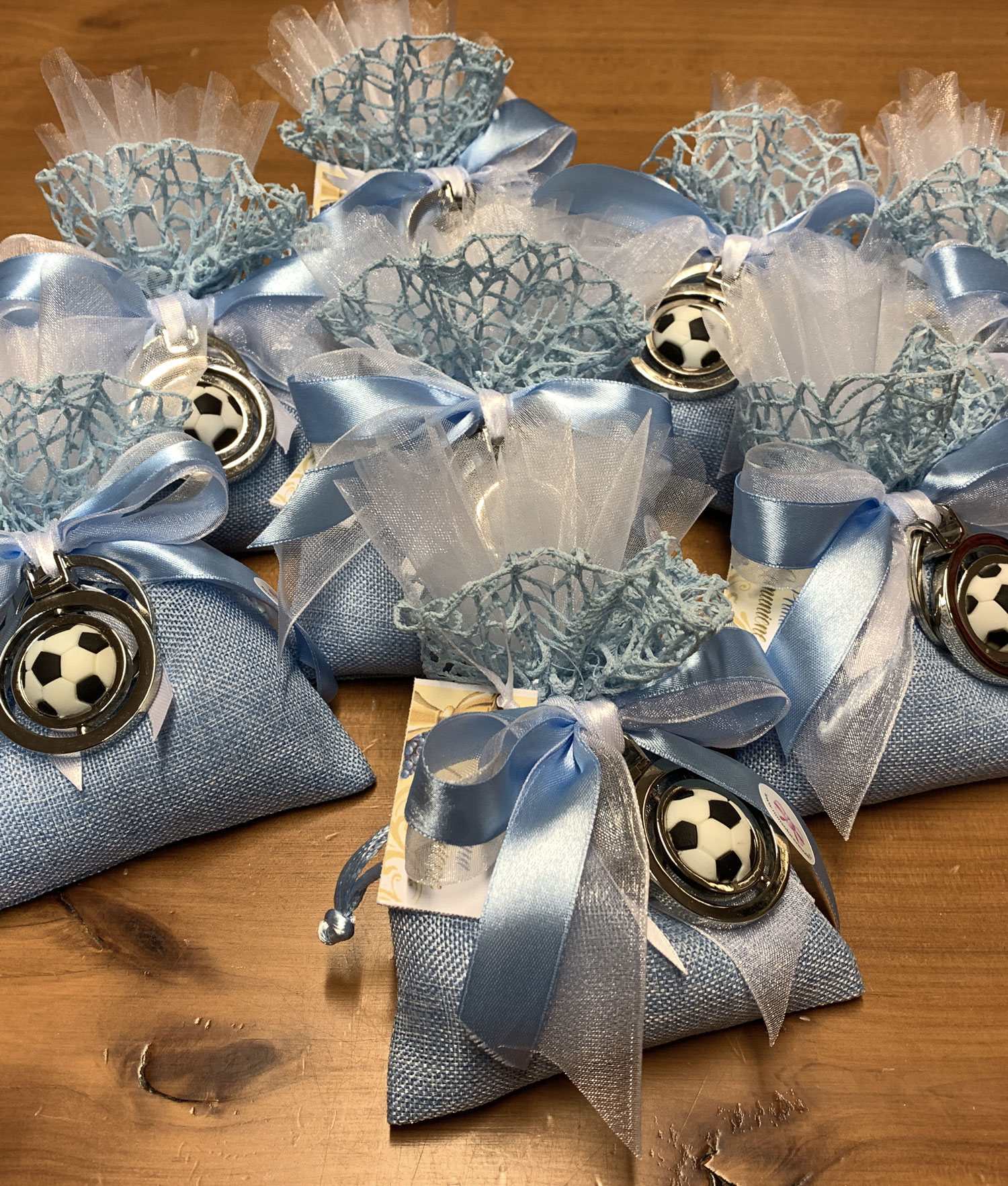 Bomboniera Sacchetto Portachiavi Pallone Calcio Azzurro 100 - NonSoloCerimonie.it