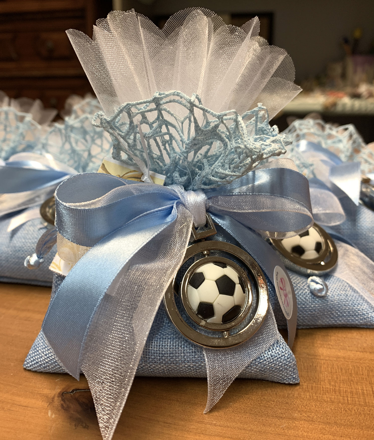 Bomboniera Sacchetto Portachiavi Pallone Calcio Azzurro 102 - NonSoloCerimonie.it