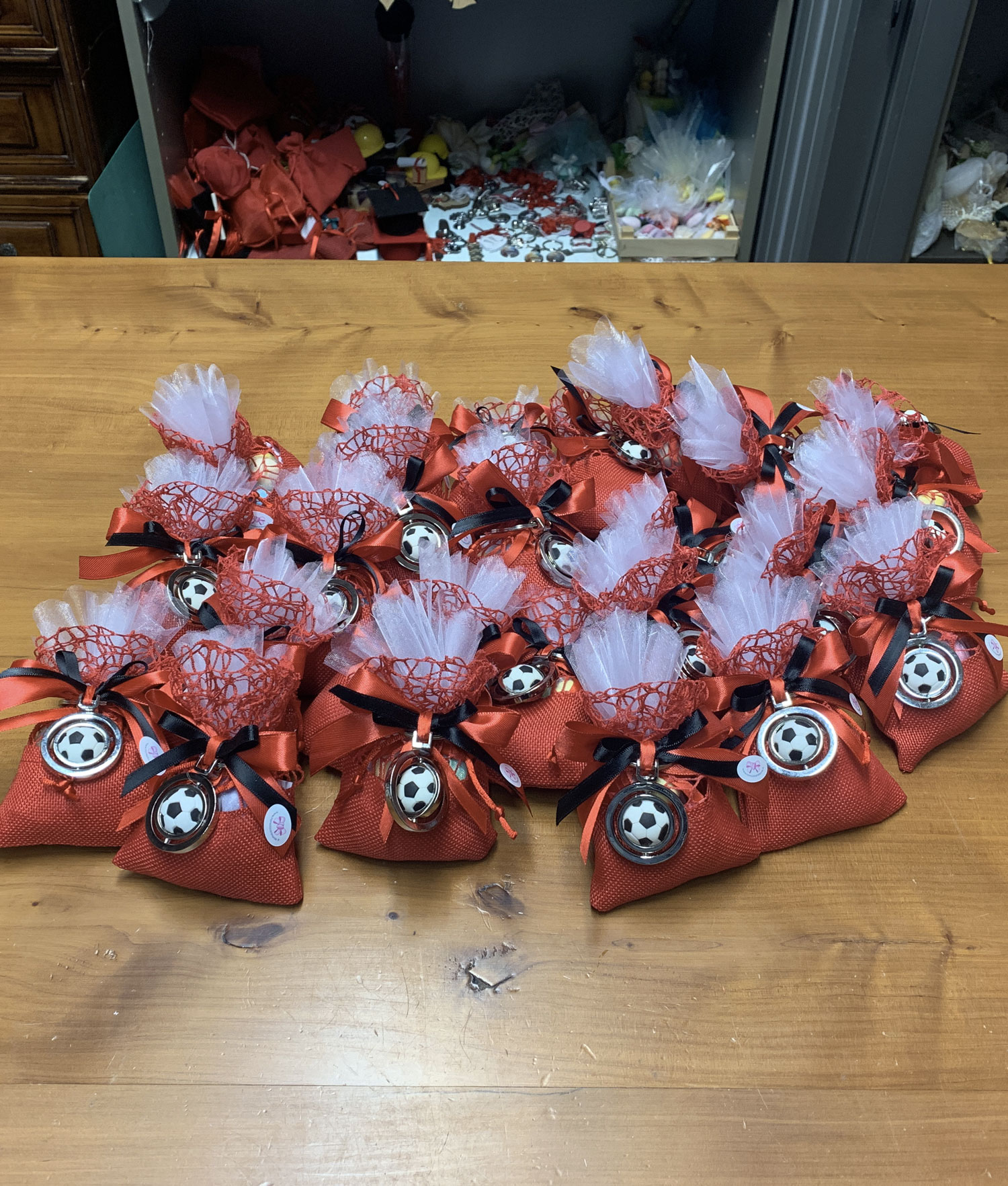 Bomboniera Sacchetto Portachiavi Pallone Calcio Milan 100 - NonSoloCerimonie.it