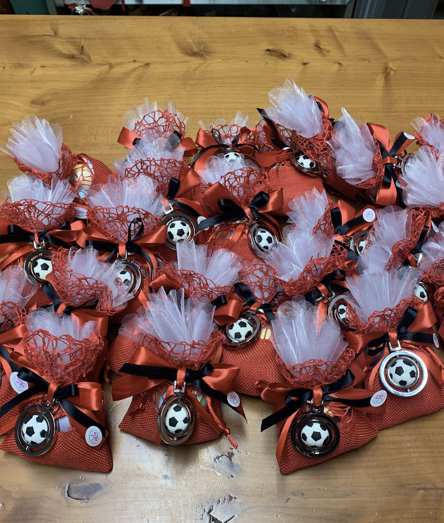 Bomboniera Sacchetto Portachiavi Pallone Calcio Milan 101 - NonSoloCerimonie.it