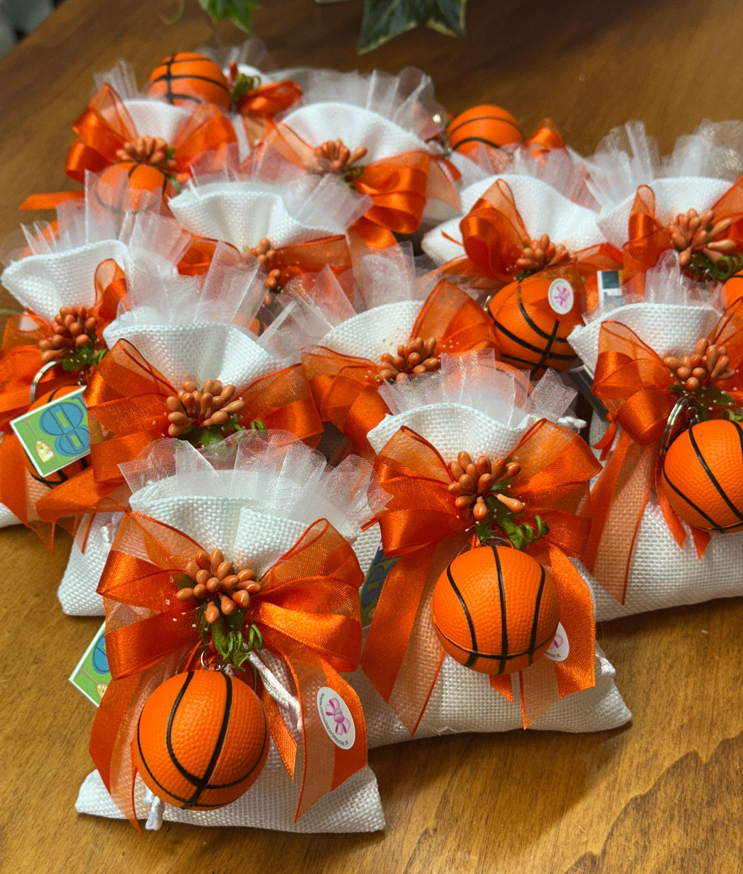 Bomboniera Sacchetto Portachiavi Pallone Basket Antistress Arancione 102 - NonSoloCerimonie.it