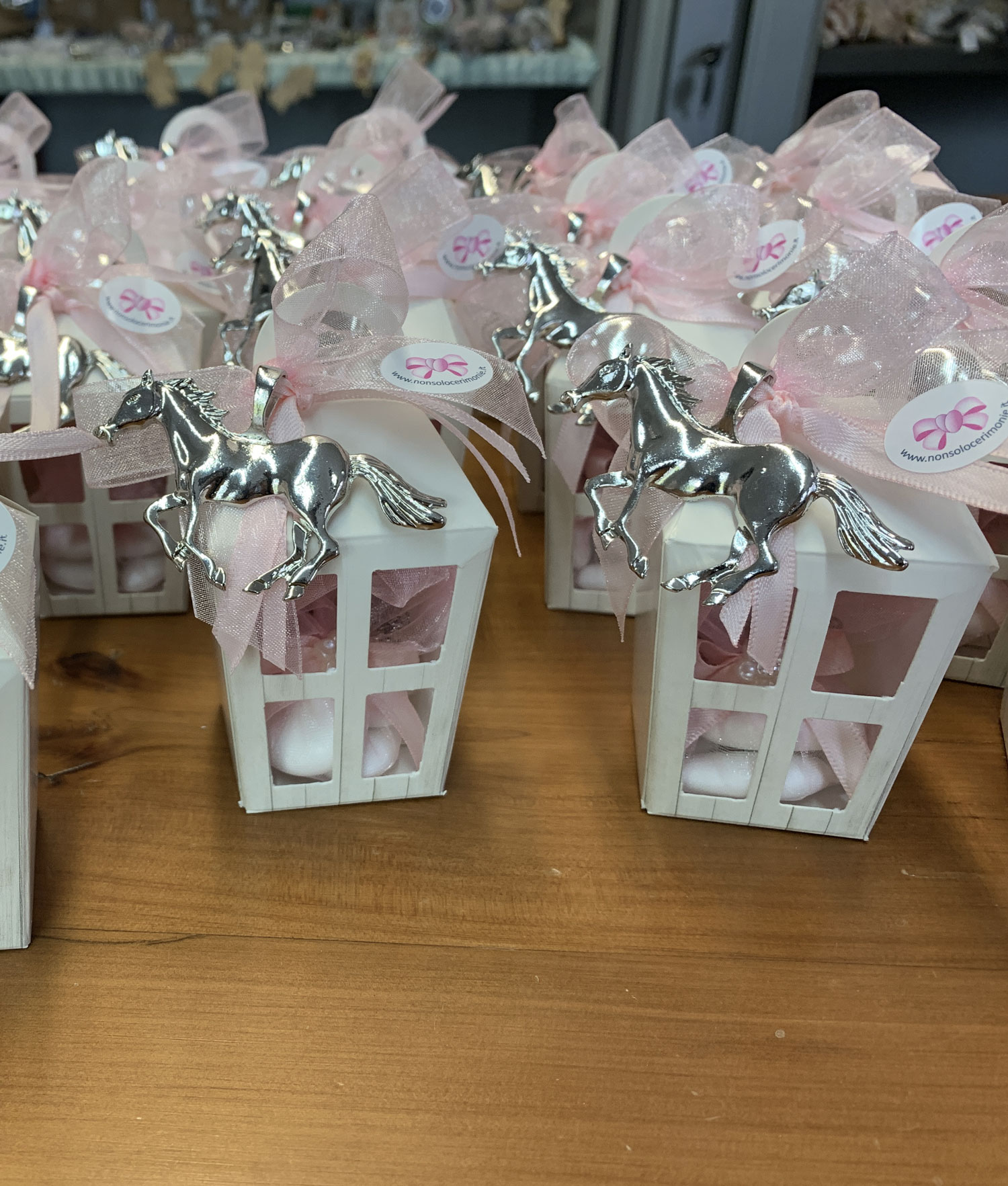 Bomboniera Scatola Lanterna Shabby Cavallo Rosa 101 - NonSoloCerimonie.it