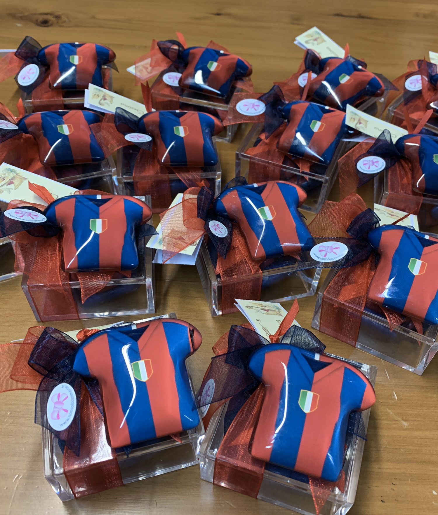 Bomboniera Scatola Magnete Maglia Calcio Bologna 100 - NonSoloCerimonie.it