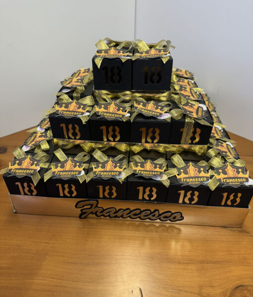 Torta Bomboniera Scatola Nero/Oro 18 Personalizzata 109 - NonSoloCerimonie.it