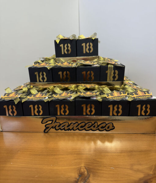 Torta Bomboniera Scatola Nero/Oro 18 Personalizzata 111 - NonSoloCerimonie.it