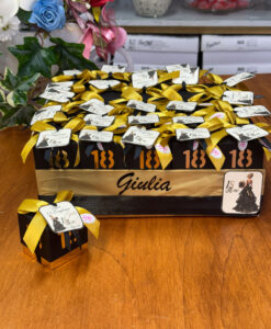 Torta Bomboniera Scatola Nero/Oro 18 Personalizzata 25 101 - NonSoloCerimonie.it