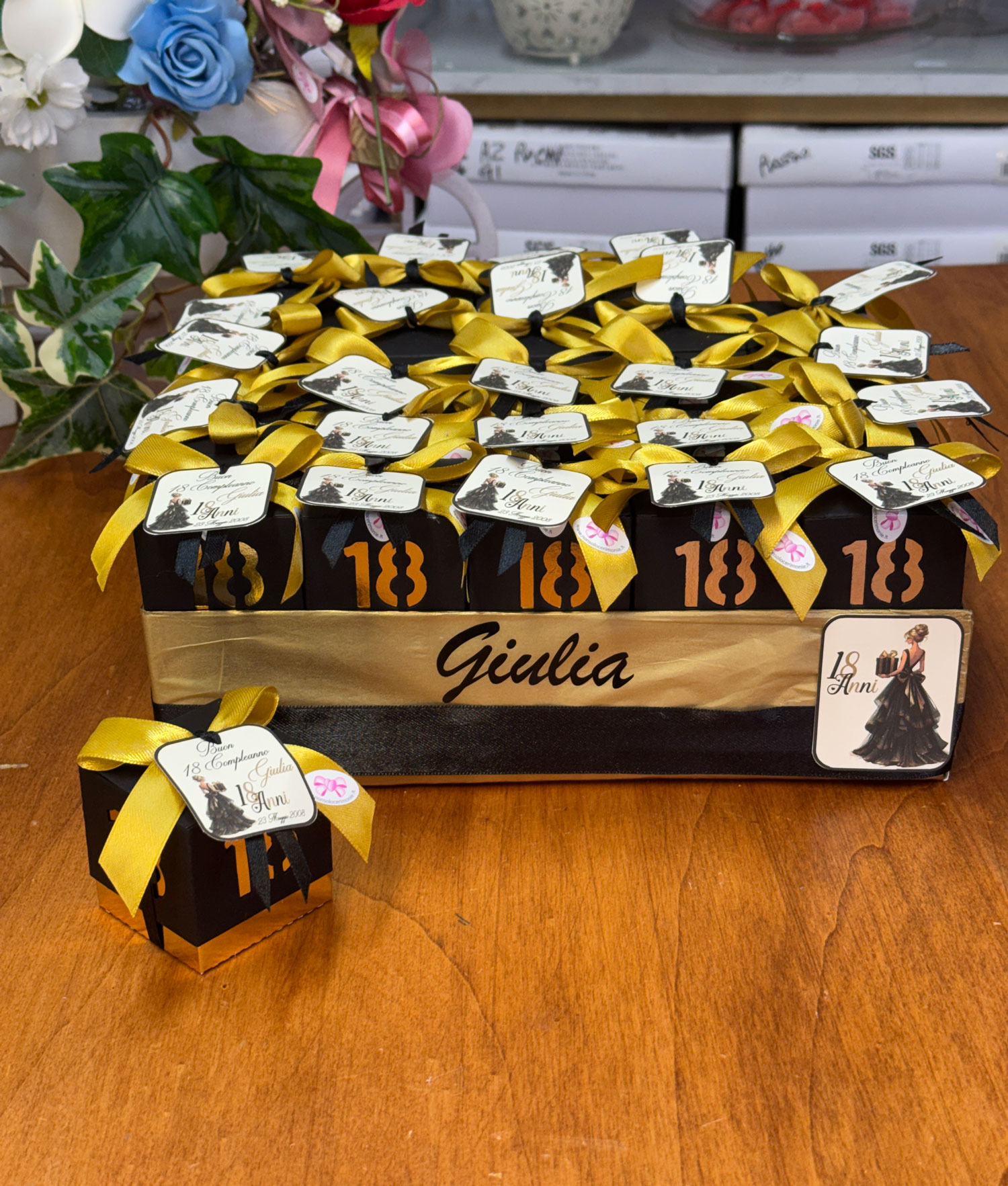 Torta Bomboniera Scatola Nero/Oro 18 Personalizzata 25 101 - NonSoloCerimonie.it