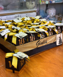 Torta Bomboniera Scatola Nero/Oro 18 Personalizzata 25 100 - NonSoloCerimonie.it