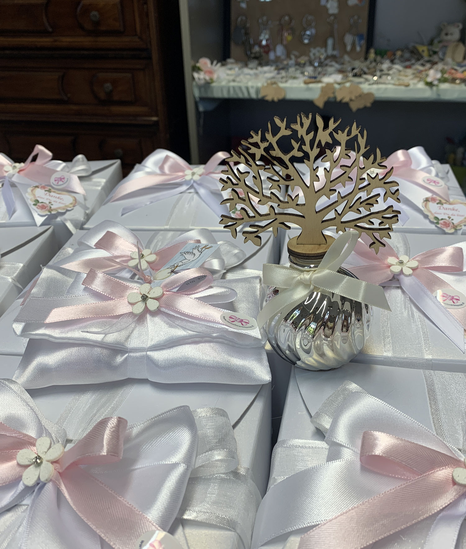 Bomboniera Profumatore Sfera Albero della Vita Bagutta Bianco Rosa Plus 101 - NonSoloCerimonie.it