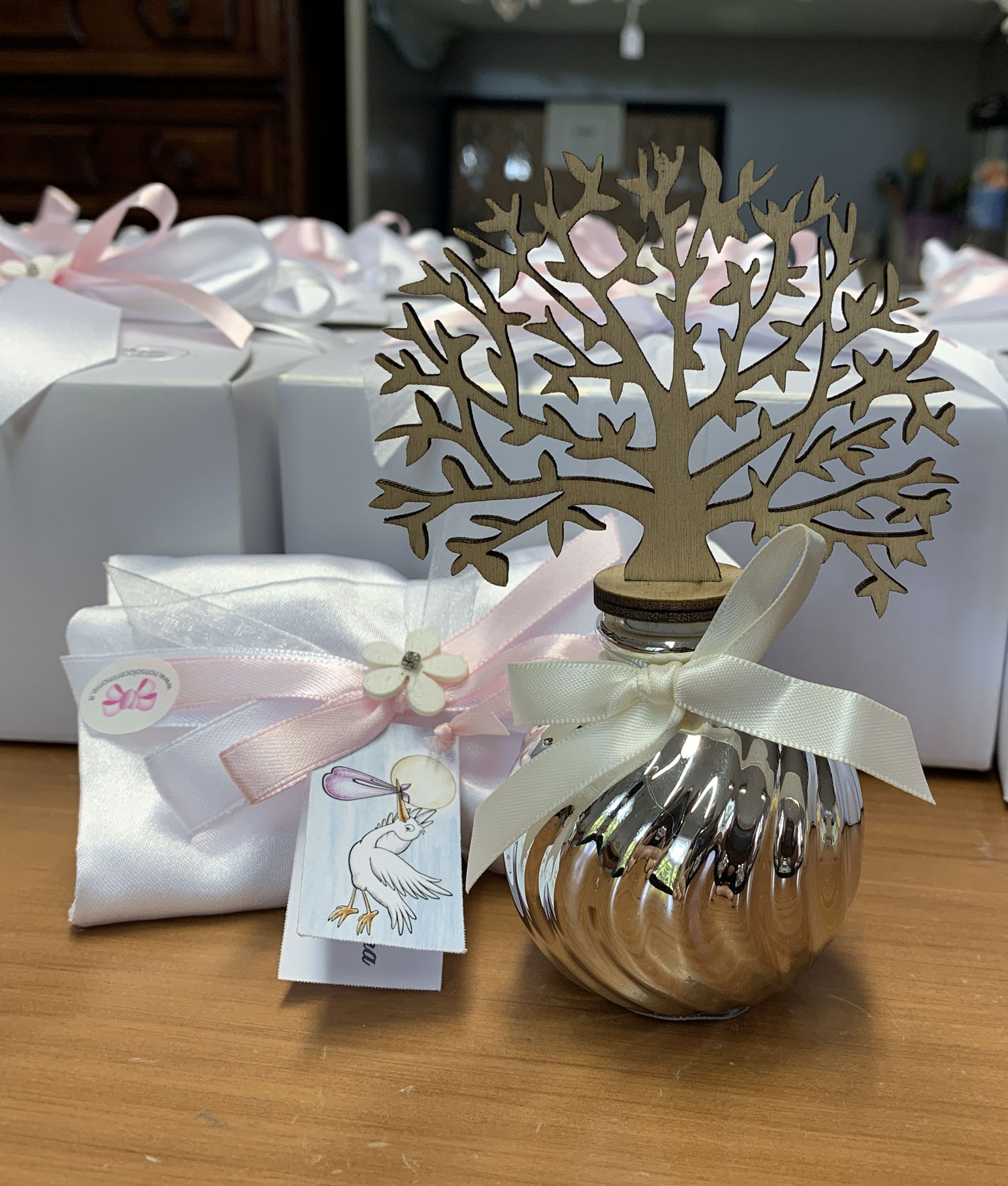 Bomboniera Profumatore Sfera Albero della Vita Bagutta Bianco Rosa Plus 103 - NonSoloCerimonie.it