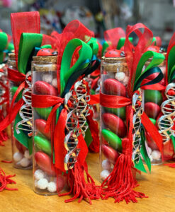 Bomboniera Fiala Laurea Biologia Rosso Verde 105 - NonSoloCerimonie.it