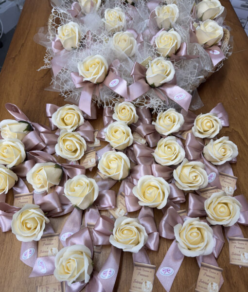 Segnaposto Rosa di Sapone Bomboniera Avorio Antico 102 - NonSoloCerimonie.it