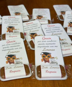 Segnaposto Cioccolatino Personalizzato Biscotto Laurea 104 - NonSoloCerimonie.it