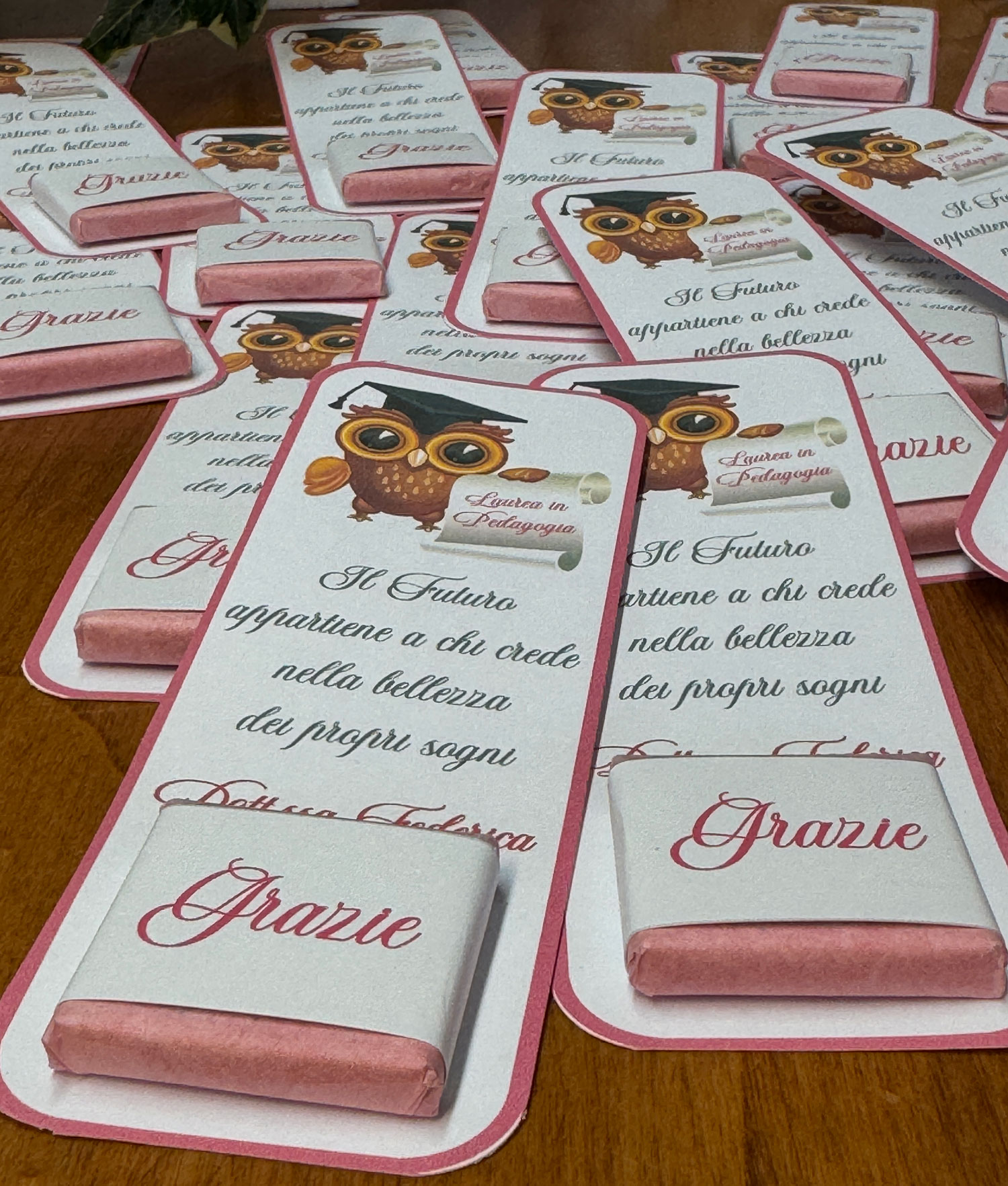 Segnaposto Cioccolatino Personalizzato Laurea Rosa 103 - NonSoloCerimonie.it