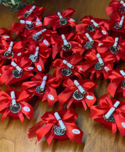 Bomboniera Tocco Laurea Scienze Motorie Uniti Rosso 103 - NonSoloCerimonie.it