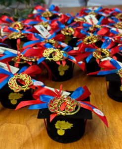 Bomboniera Tocco Laurea Maresciallo Carabinieri con Portachiavi Oro Rosso Blu 103 - NonSoloCerimonie.it
